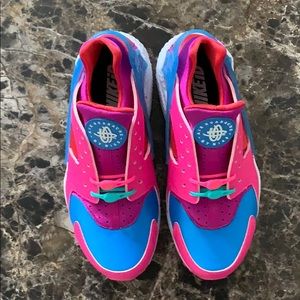 ❤️NIKE ID CUSTOMIZED HUARACHE❤️